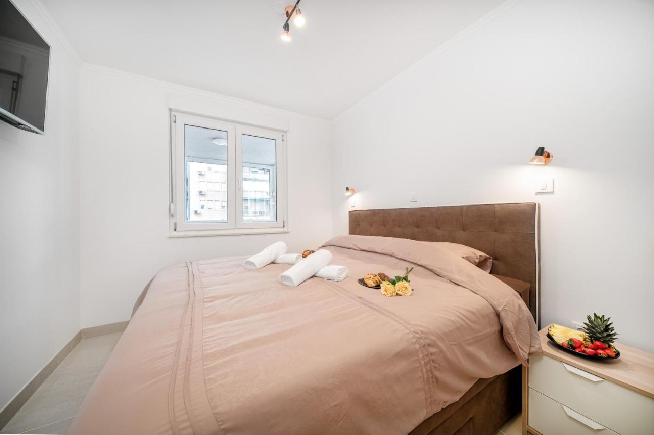 Luxury And Modern On The Main Apartma *