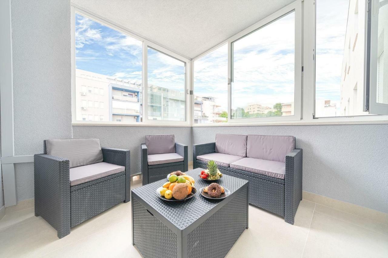 Luxury And Modern On The Main Apartma